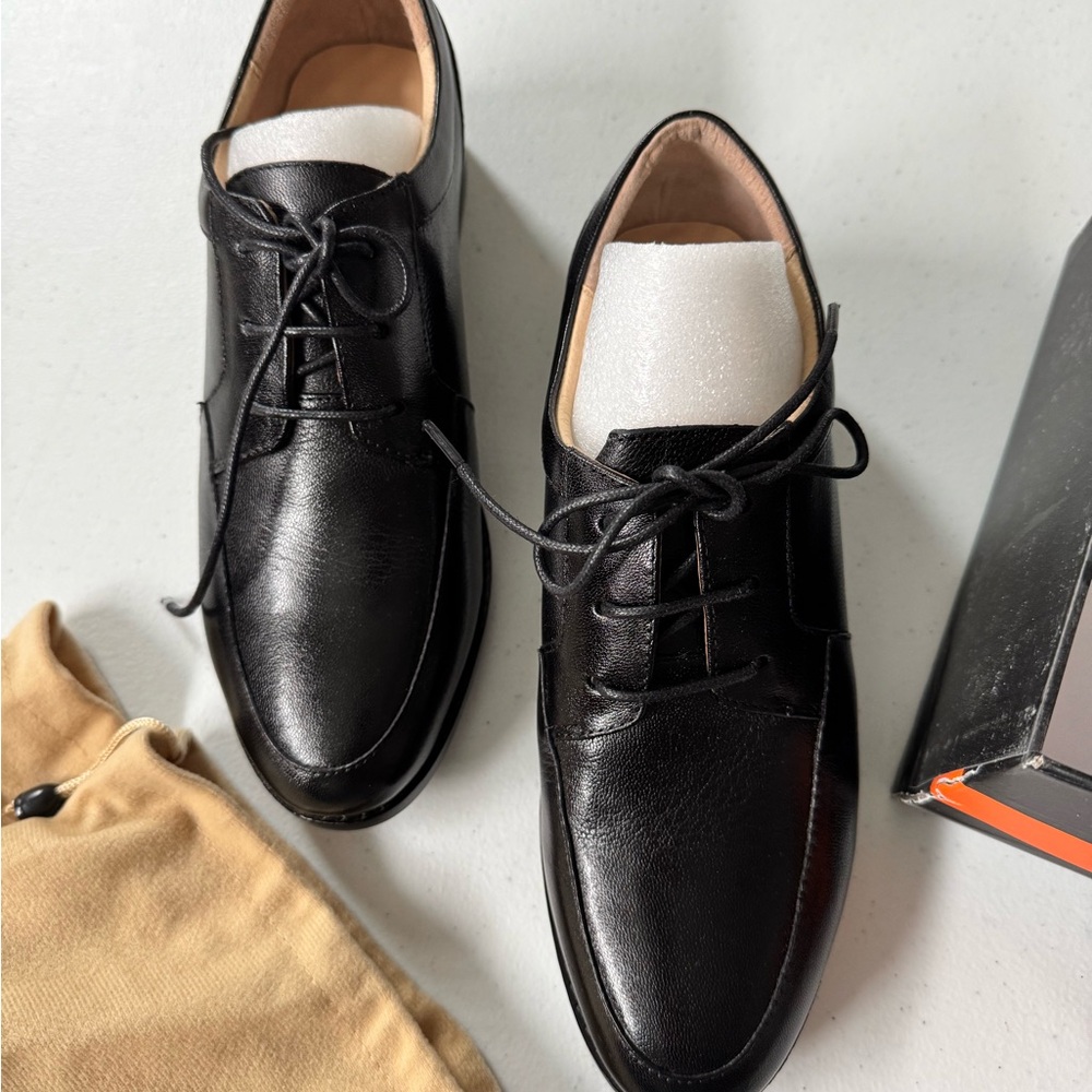 Black Leather Oxford Shoes Sleek Design